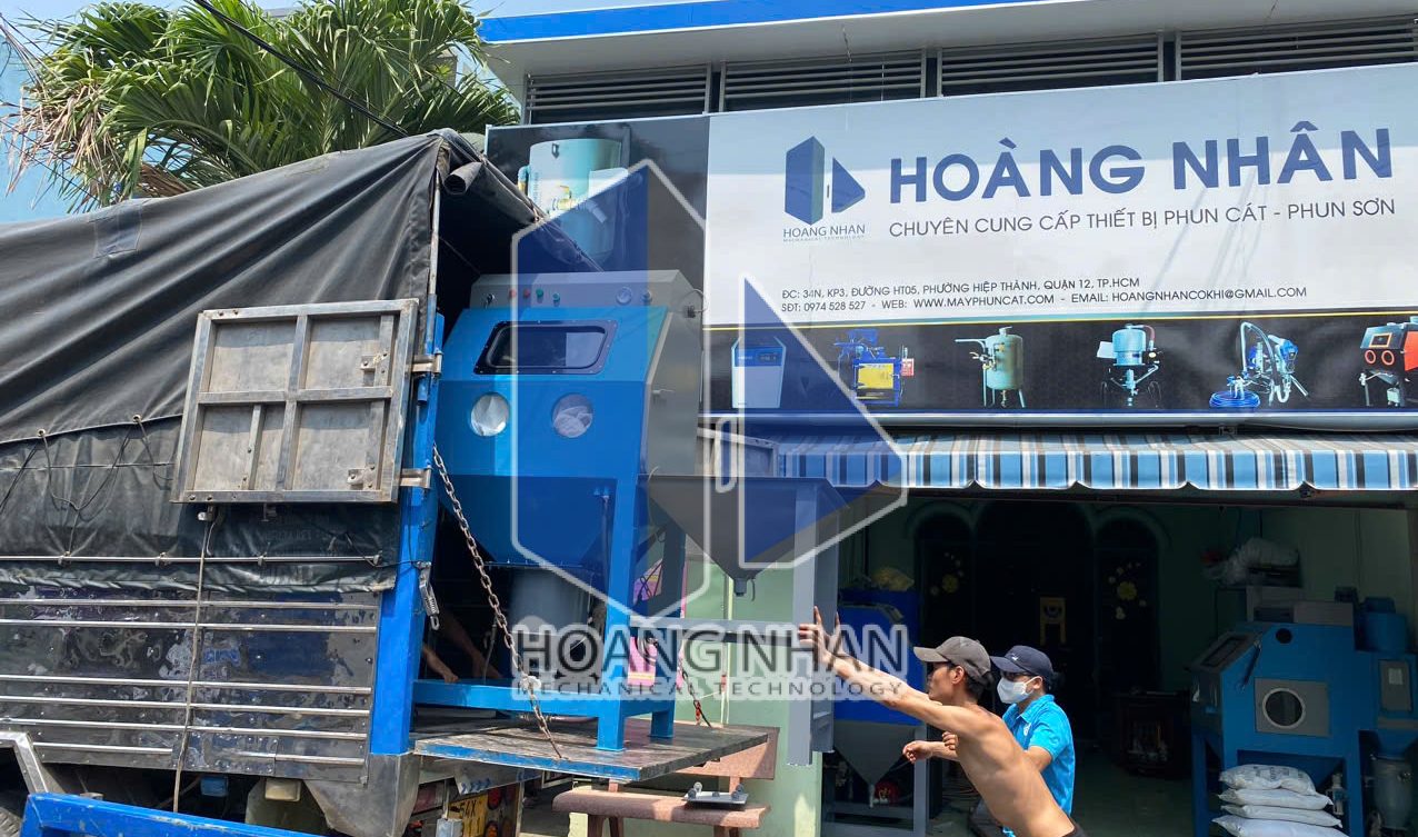 Máy phun cát Hoàng Nhân
